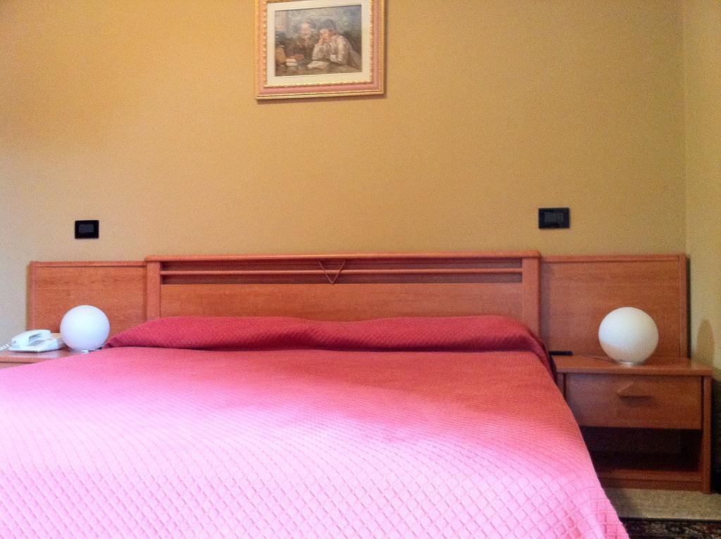 Hotel Grizzino Montereale Valcellina Zimmer foto