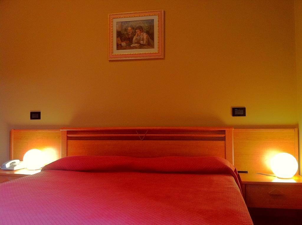 Hotel Grizzino Montereale Valcellina Zimmer foto