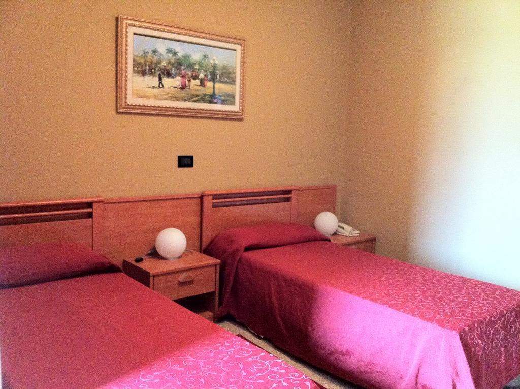 Hotel Grizzino Montereale Valcellina Zimmer foto